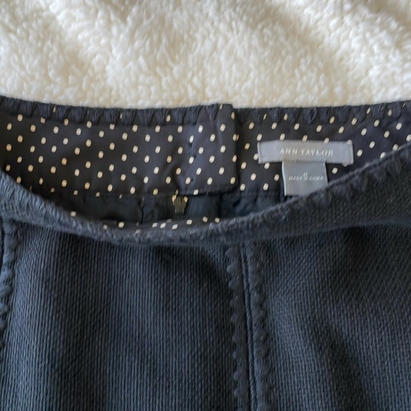 Ann Taylor NWOT Elegant Embroidered Black & Polkadot Pleated Skirt Size 0 - Picture 3 of 9